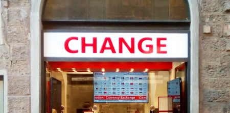 PIAZZA DELLA SIGNORIA SI TINGE DI ROSSO! NUOVA APERTURA NEL CUORE DELLA FIRENZE MEDIEVALE